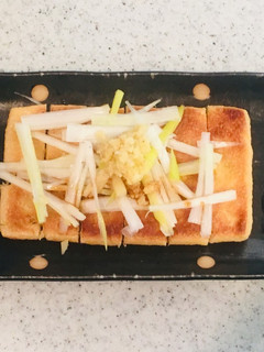 焼き油揚げ 白髪ねぎ、生姜、醤油-レシピのメイン写真