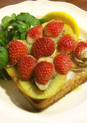 フルーツ、チーズ、ソーセージのトースト-レシピのメイン写真