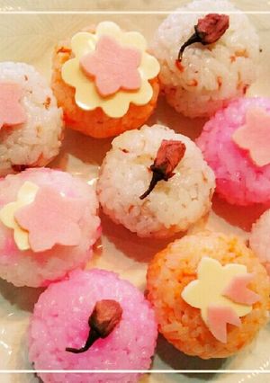 【桜色おにぎり】お花見、お弁当にも-レシピのメイン写真