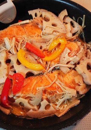 フライパン１つで！鮭と野菜の蒸し焼き-レシピのメイン写真
