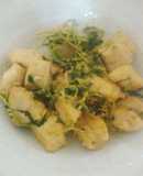 湯通し鶏むね肉と豆苗の豆乳風味焼き