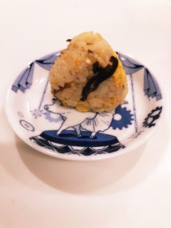 ❁塩昆布と炒り卵のおむすび❁-レシピのメイン写真