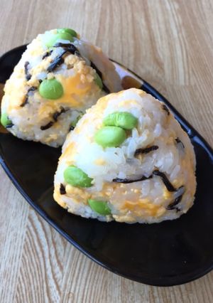お弁当に！炒り卵とチーズのおにぎり-レシピのメイン写真