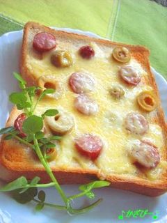 オリーブとウインナーの水玉チーズトースト-レシピのメイン写真