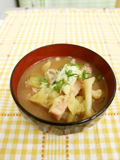 ブロッコリーとベーコンの味噌汁-レシピのメイン写真