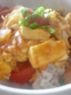 簡単・早い・安い!トマトと豆腐卵とじ丼♪-レシピのメイン写真