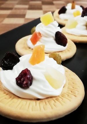お家カフェ☆チーズ味ホイップdeカナッペ-レシピのメイン写真