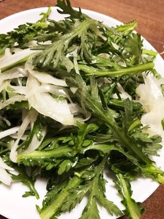 新玉ねぎと春菊のサラダ-レシピのメイン写真