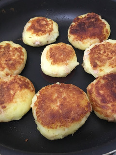 シンプルで美味しい☆ツナ&じゃがお焼き-レシピのメイン写真