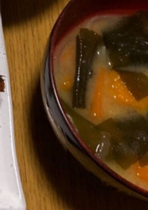 かぼちゃと玉ねぎと人参とワカメの味噌汁-レシピのメイン写真