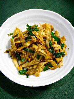 簡単!肉なし☆お揚げニラ舞茸オイスタ炒め-レシピのメイン写真