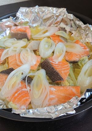 春キャベツと鮭の塩バター蒸し♪-レシピのメイン写真