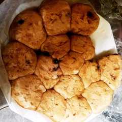 รูปของ つぶジャム・バナナチョコ味でちぎりパン♡