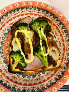 余り物で!ハヤシライスリメイク トースト-レシピのメイン写真