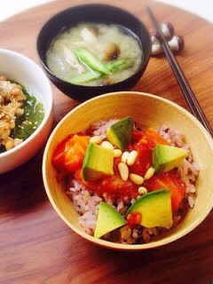 薬膳★漬けサーモンとアボカドの丼-レシピのメイン写真