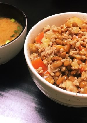 超簡単✩つゆだけで作る納豆とひき肉丼-レシピのメイン写真