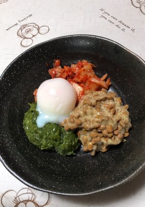 めかぶ納豆の温泉卵とキムチ和え-レシピのメイン写真