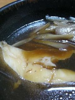定番の味♪かれいとごぼうの煮付け-レシピのメイン写真