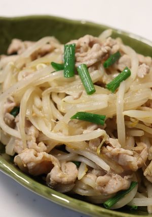 塩麹豚肉・レンジもやし・玉ねぎの炒め物-レシピのメイン写真