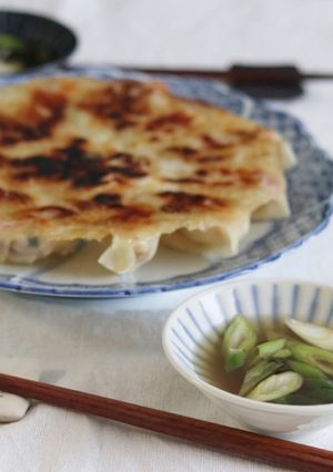 簡単！蛸、山芋、大葉の羽根つき梅肉餃子-レシピのメイン写真