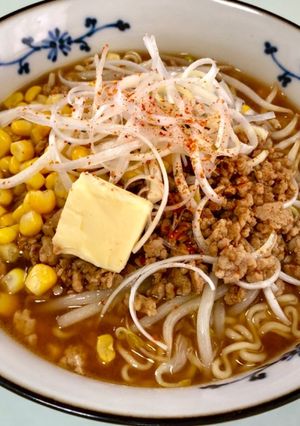 肉そぼろ乗せみそバターラーメン-レシピのメイン写真