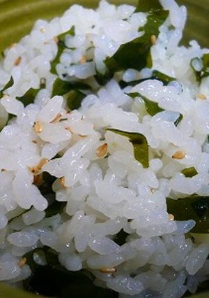 香り良し！白ゴマとワカメの健康♪混ぜご飯-レシピのメイン写真
