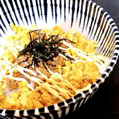 รูปของ 休日ランチに♡ツナそぼろと玉子の簡単丼♪