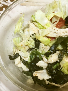 鶏胸肉とわかめとトマトのサラダ-レシピのメイン写真