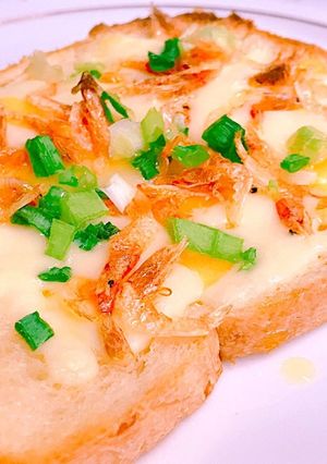 朝食に！桜海老のチーズもち麦トースト-レシピのメイン写真