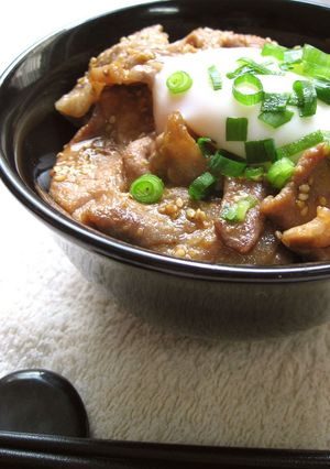 温泉卵のせ焼肉丼-レシピのメイン写真
