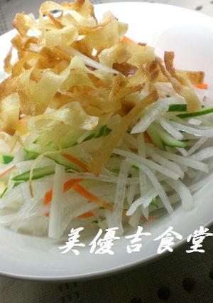 春巻きの皮でサラダにﾄｯﾋﾟﾝｸﾞ-レシピのメイン写真