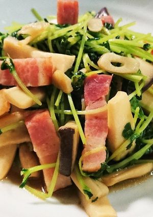 ニンニク香る豆苗とベーコンとエリンギ炒め-レシピのメイン写真