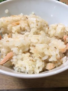 新巻鮭で炊き込みご飯 簡単です-レシピのメイン写真