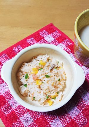 余ったご飯と鮭フレークで♪簡単鮭ピラフ-レシピのメイン写真
