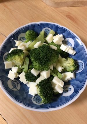 ブロッコリーとチーズ！小鉢に-レシピのメイン写真