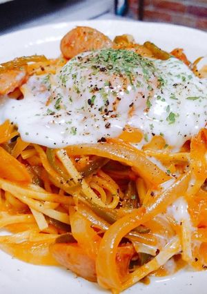 【激ウマ辛】チーズ入り温玉ナポリタン-レシピのメイン写真