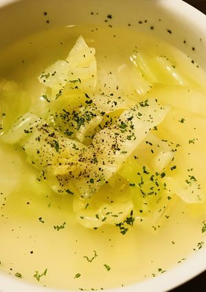 くたくたまで煮込むシンプルキャベツスープ-レシピのメイン写真
