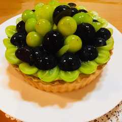 รูปของ バナナを忍ばせた♡ぶどうのタルト