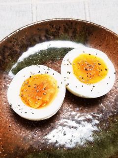 おつまみに♪茹で卵❣️塩・黒胡椒で食べる-レシピのメイン写真