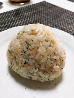 揚げ玉と青じそふりかけのおにぎり-レシピのメイン写真