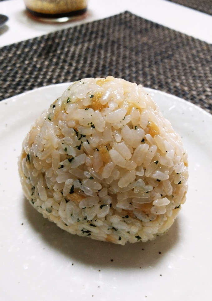 揚げ玉と青じそふりかけのおにぎり-レシピのメイン写真