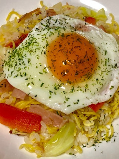 サッポロ一番塩豚骨ラーメンでそばめし-レシピのメイン写真