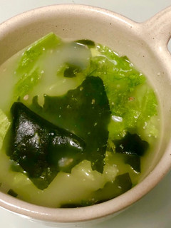 サッポロ一番塩豚骨ラーメンでレタススープ-レシピのメイン写真