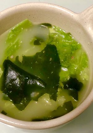 サッポロ一番塩豚骨ラーメンでレタススープ-レシピのメイン写真