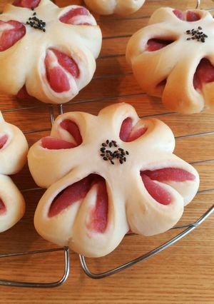 春にぴったり♡いちごあんパン-レシピのメイン写真