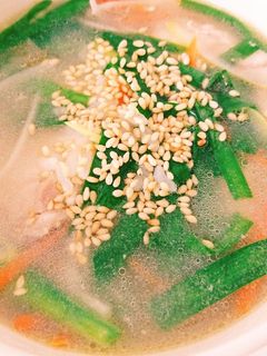 残りご飯と鶏モモ肉のスープ雑炊-レシピのメイン写真