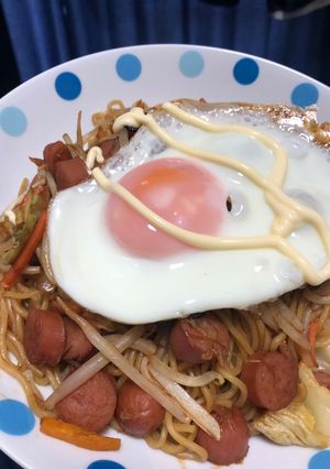 単身者用簡単に出来る目玉焼き付き焼きそば-レシピのメイン写真