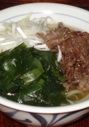 甘辛味付けの牛肉とわかめのうどん！！-レシピのメイン写真