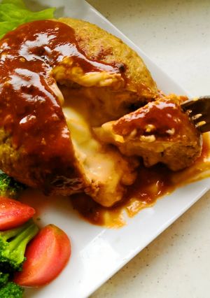 丸ごとカマンベールinハンバーグ♪-レシピのメイン写真