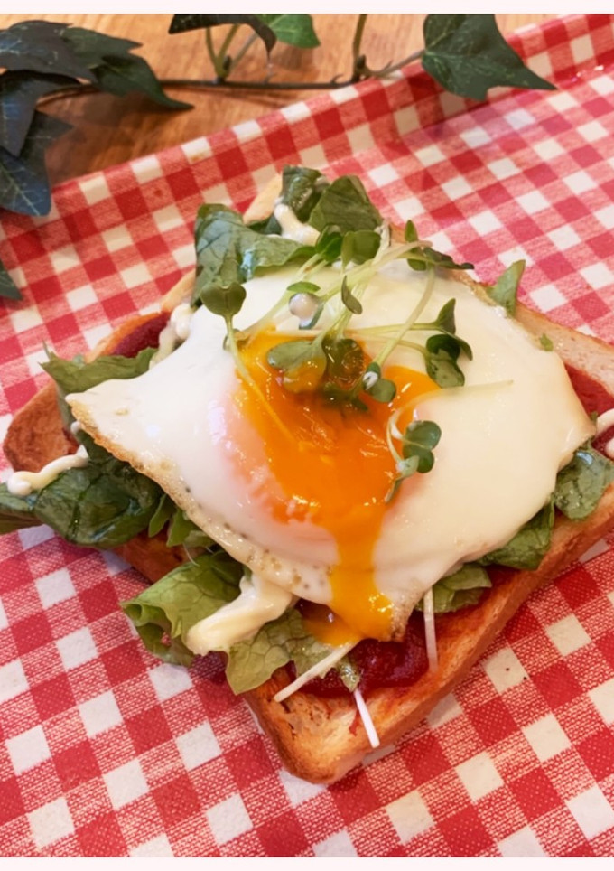 とろ〜り目玉焼きのオープントースト-レシピのメイン写真